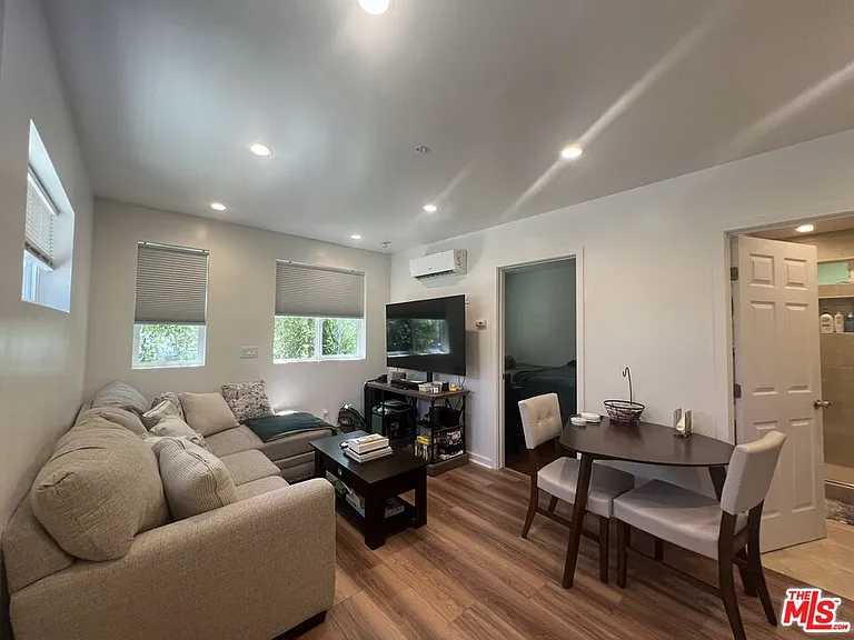 3901 S Orange Dr — Photo 18