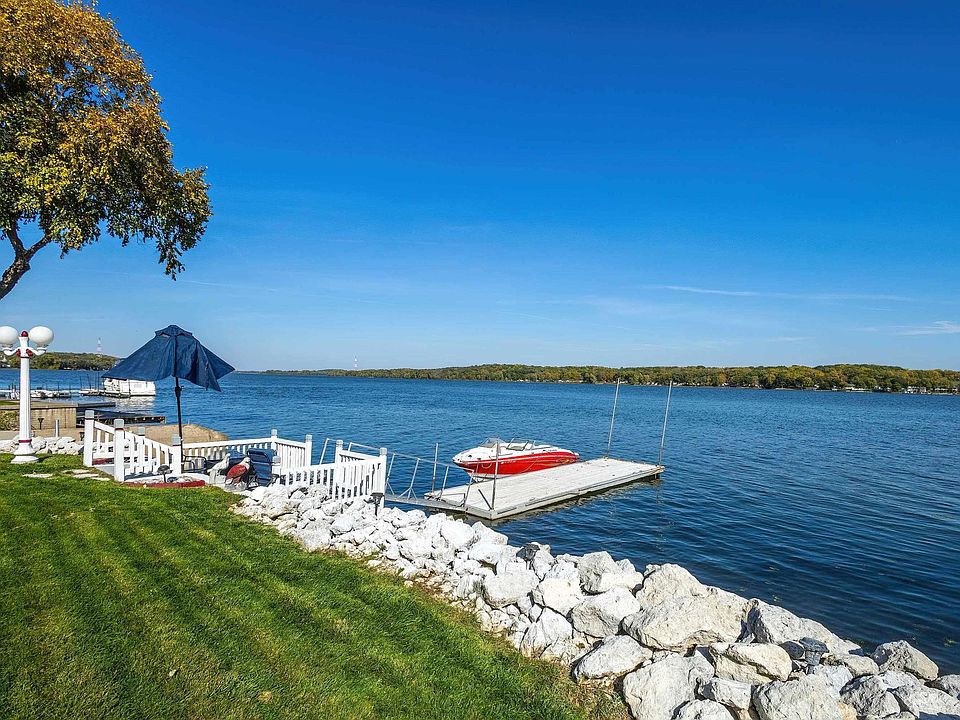 22867 Great River Rd, Leclaire, IA 52753 | MLS #QC4247434 | Zillow