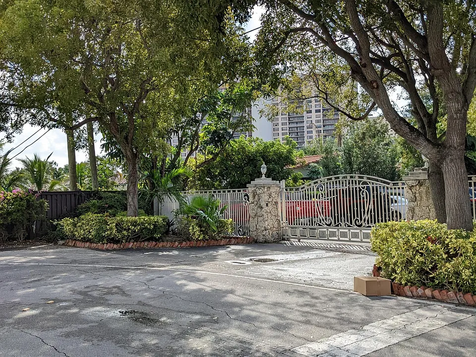 11610 N Bayshore Dr #3H