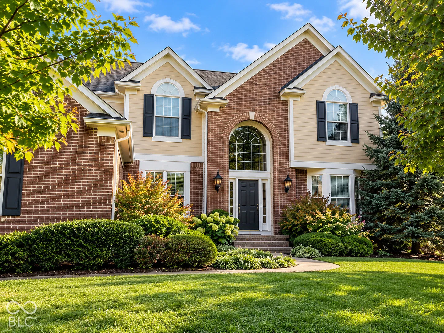 6 bed, 4.0 bath, 6006 sqft, $5,200 — Photo 2