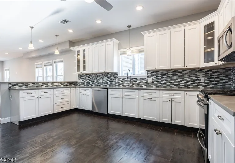 132 N Fullerton Ave — Photo 3