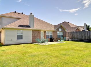 7931 Fox Chase Dr, Arlington, TX 76001