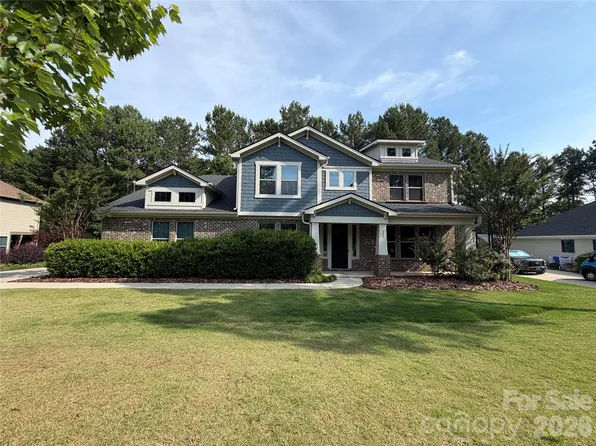 208 Bells Crossing Dr, Mooresville, NC 28117