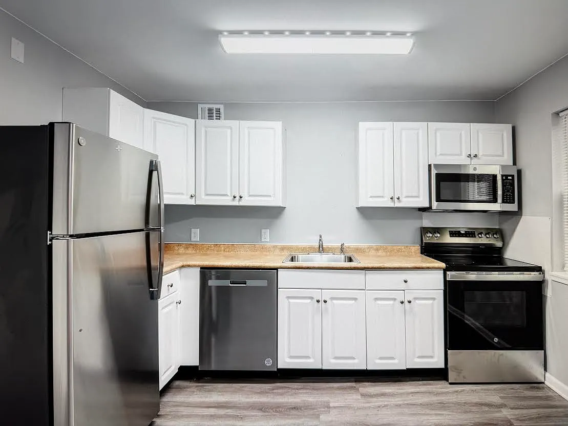 2 bed, 1.5 bath, 930 sqft, $1,700 — Photo 3