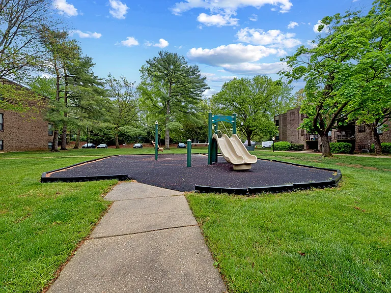 7 Silverwood Cir #3 — Photo 30
