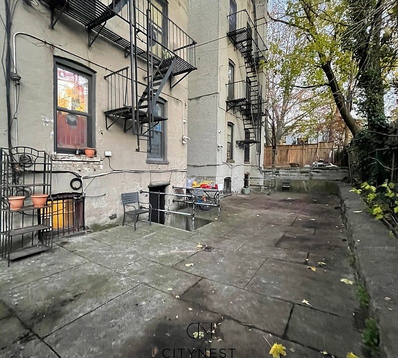 1st image of 326 12th St APT 1R