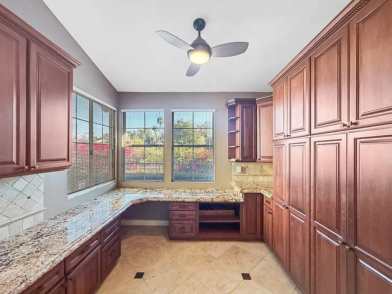 14212 Sandhill Rd — Photo 10