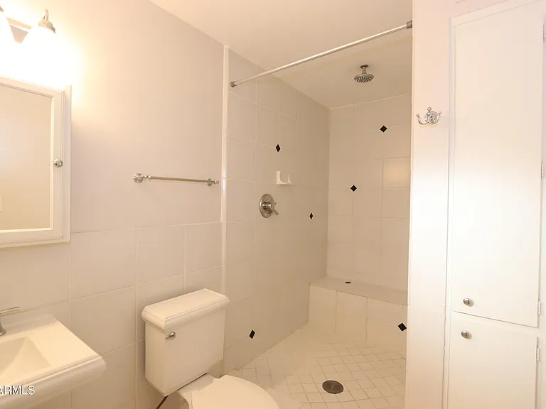 1910 E Manhatton Dr — Photo 12