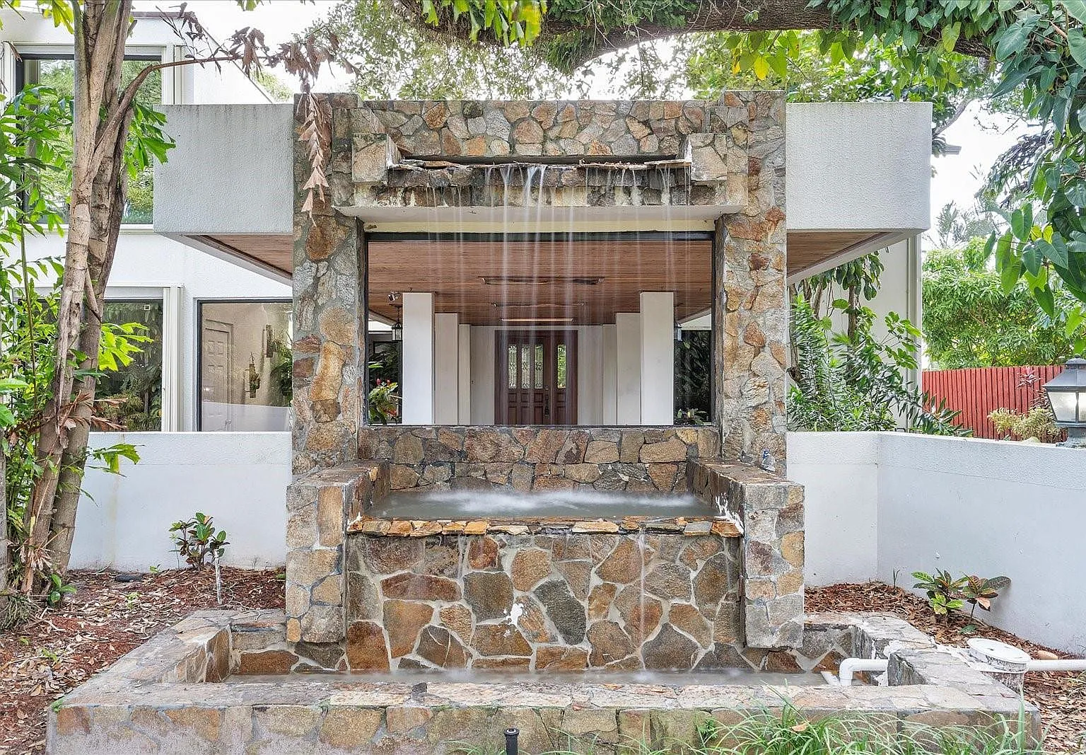 7 bed, 8.5 bath, 7616 sqft, $18,999 — Photo 1