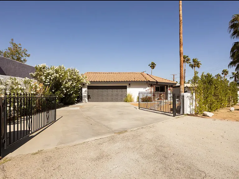 2112 N Cardillo Ave — Photo 35
