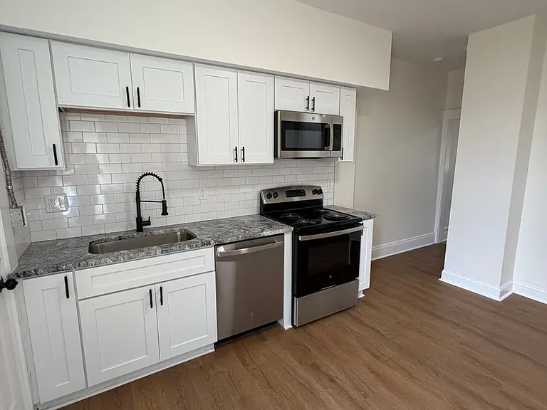 421 Hanford St — Photo 5