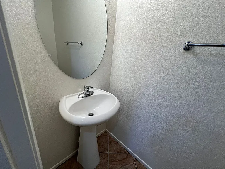 718 Thornford St — Photo 13