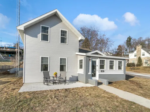 1201 W Conant St, Portage, WI 53901
