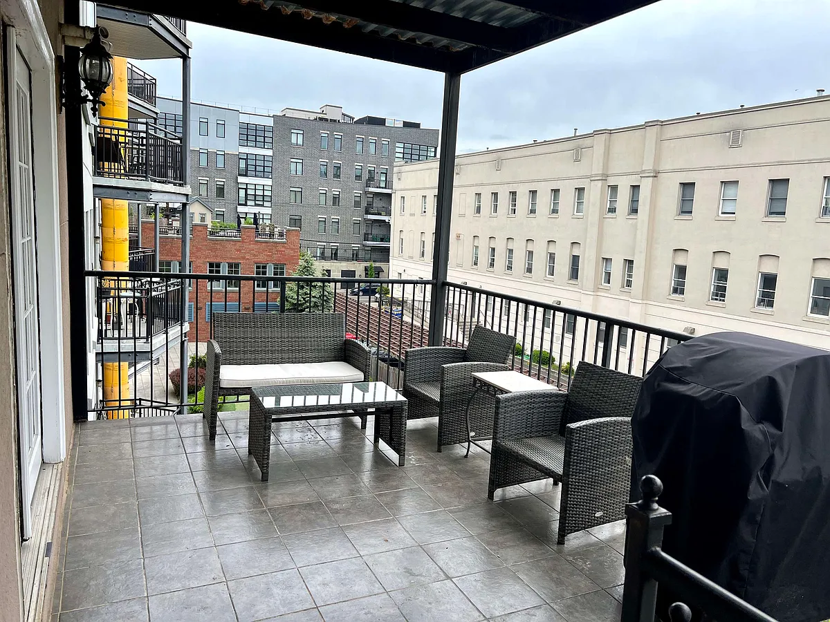 Building Photo - 719 Monroe St #3