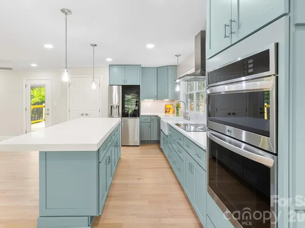100 Chadmore Dr, Charlotte, NC 28270