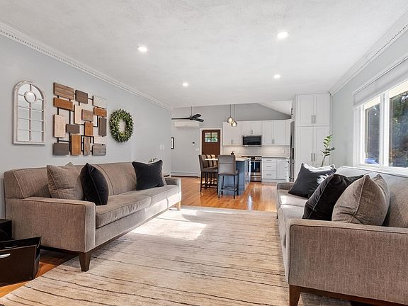 4th image of 41 Brigham St