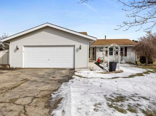 6588 Sutter Dr, Roscoe, IL 61073