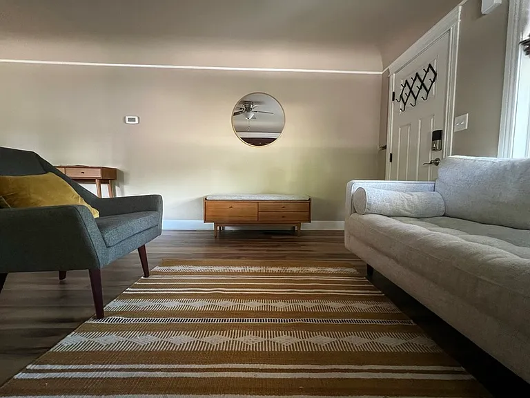640 W 10th St — Photo 12