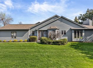 8 Shanbrook Dr, Rochester, NY 14612