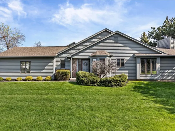 8 Shanbrook Dr, Rochester, NY 14612