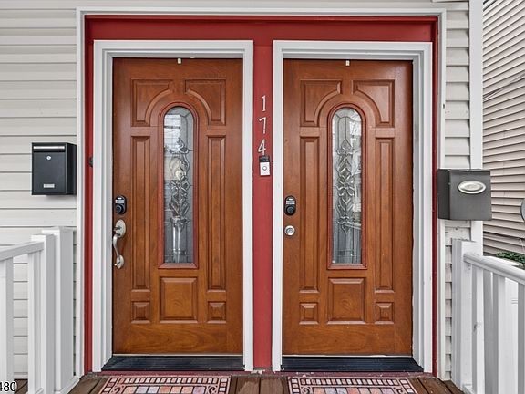 3rd image of 174 Laurel Ave