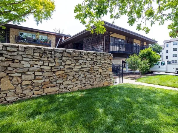 4519 Headwood Dr APT 10, Kansas City, MO 64111