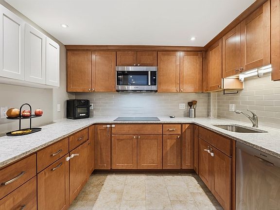 3rd image of 8 9th St APT 701
