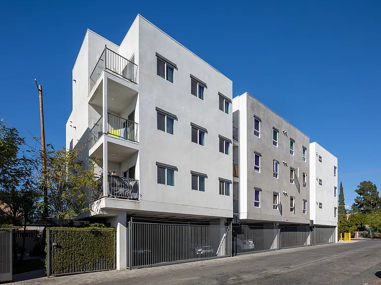 Chase St Apartments — Photo 15