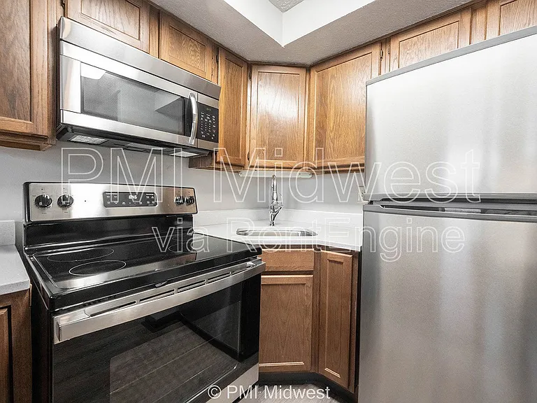 Parkway Apartments — Photo 37