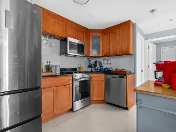 145 Kenilworth Place image 4 of 9