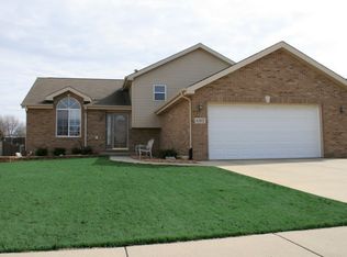 680 Marilyn Dr, New Lenox, IL 60451