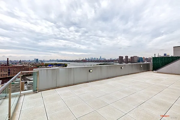 Sold by Modern Spaces | media 23