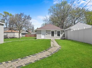 416 E 16th St, Lockport, IL 60441