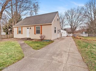 1841 W 32nd St, Holland, MI