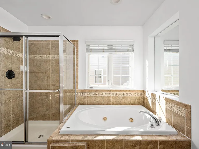 9320 Birch Cliff Dr — Photo 45