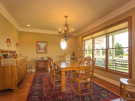 5th image of 437 Riverbend Dr