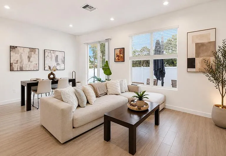 4246 Lagoon Shore Dr — Photo 6