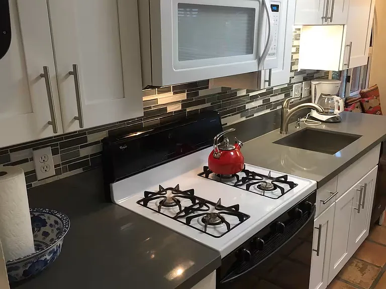 2055 Albatross St — Photo 7
