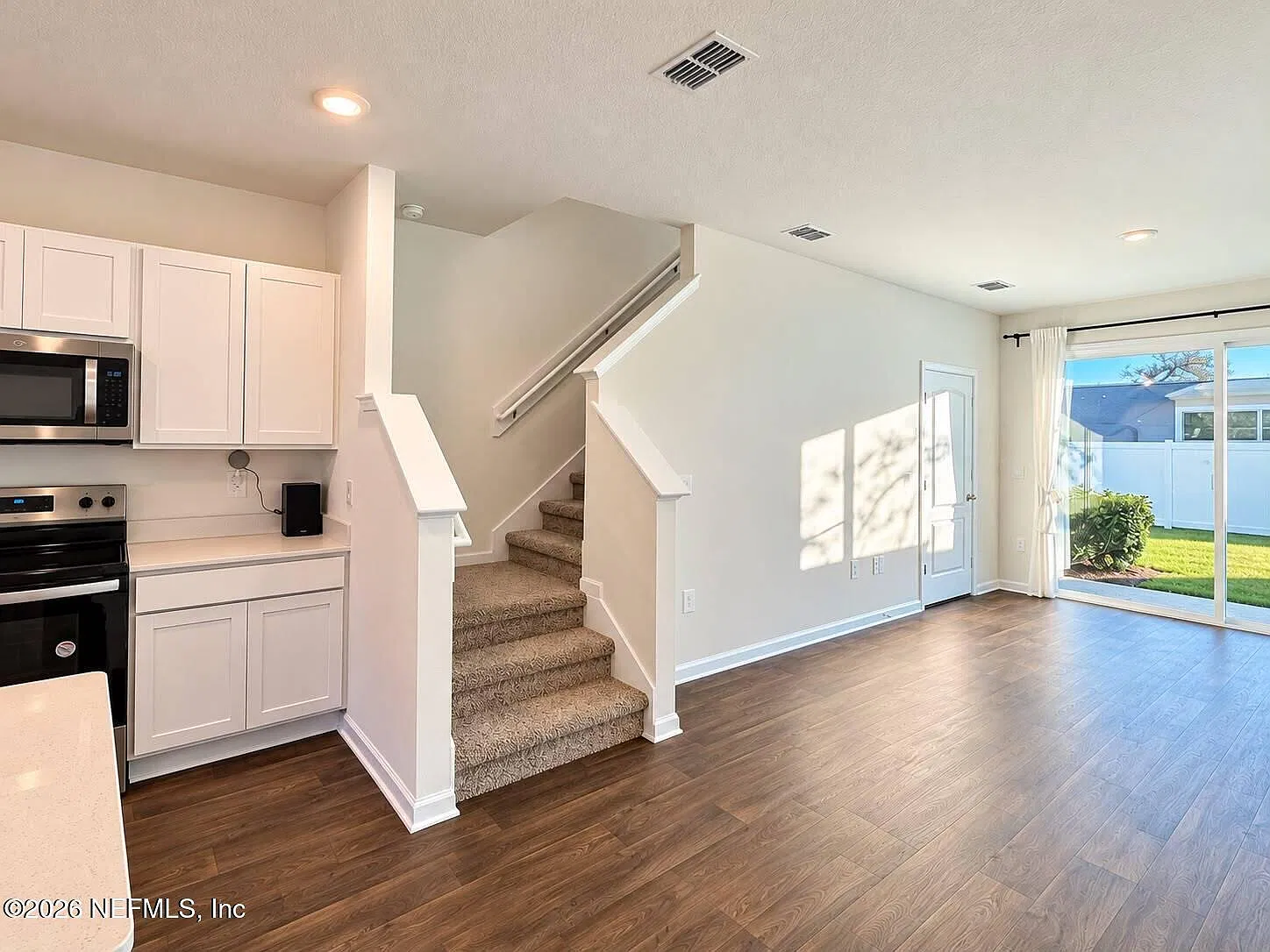 2 bed, 2.5 bath, 1109 sqft, $1,650 — Photo 4