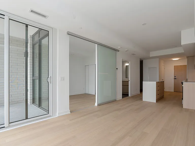 31 Huron St — Photo 18