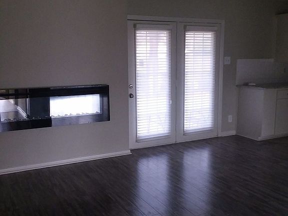 2nd image of 201 Live Oak Dr