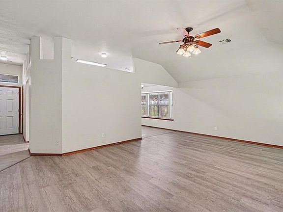 4th image of 2133 Harbor Dr