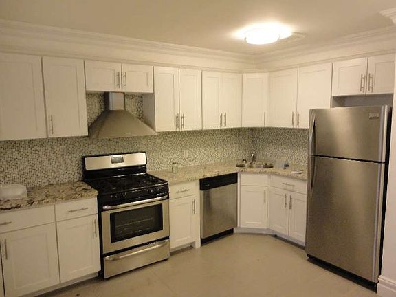 5th image of 861 Herkimer St #1