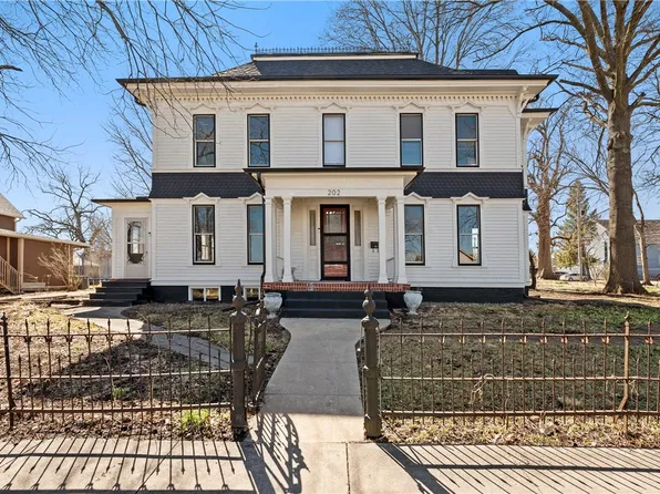 202 2nd St SE, Altoona, IA 50009