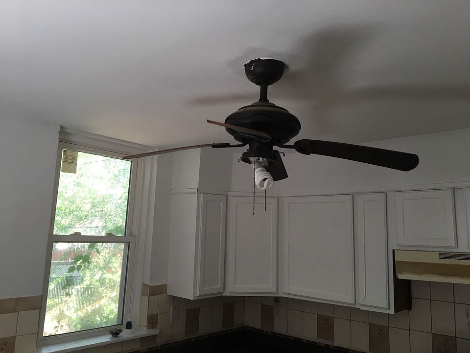 1st image of 415 W Roosevelt Blvd