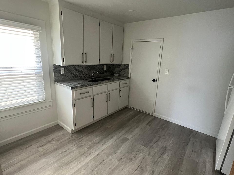2nd image of 212 Hawkins St
