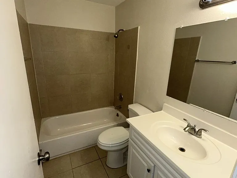1944 Sunset Pl — Photo 19