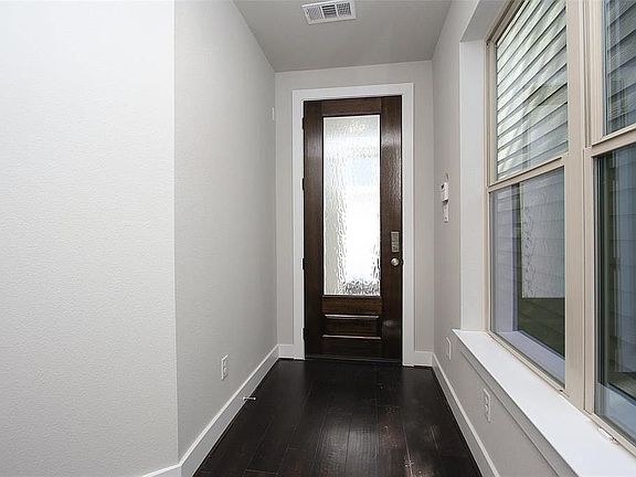 3rd image of 2422 Maufferd Ave