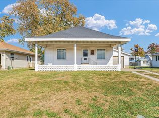 802 Beecher Dr, Tuscola, IL 61953