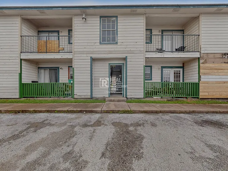 8024 Cambridge Cir — Photo 30